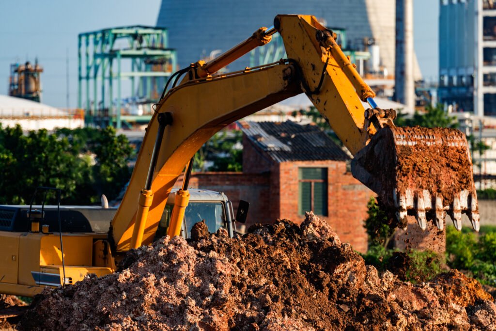 Pelleteuse hydraulique Caterpillar 320 sur chantier terrassement avec opérateur expert BTP